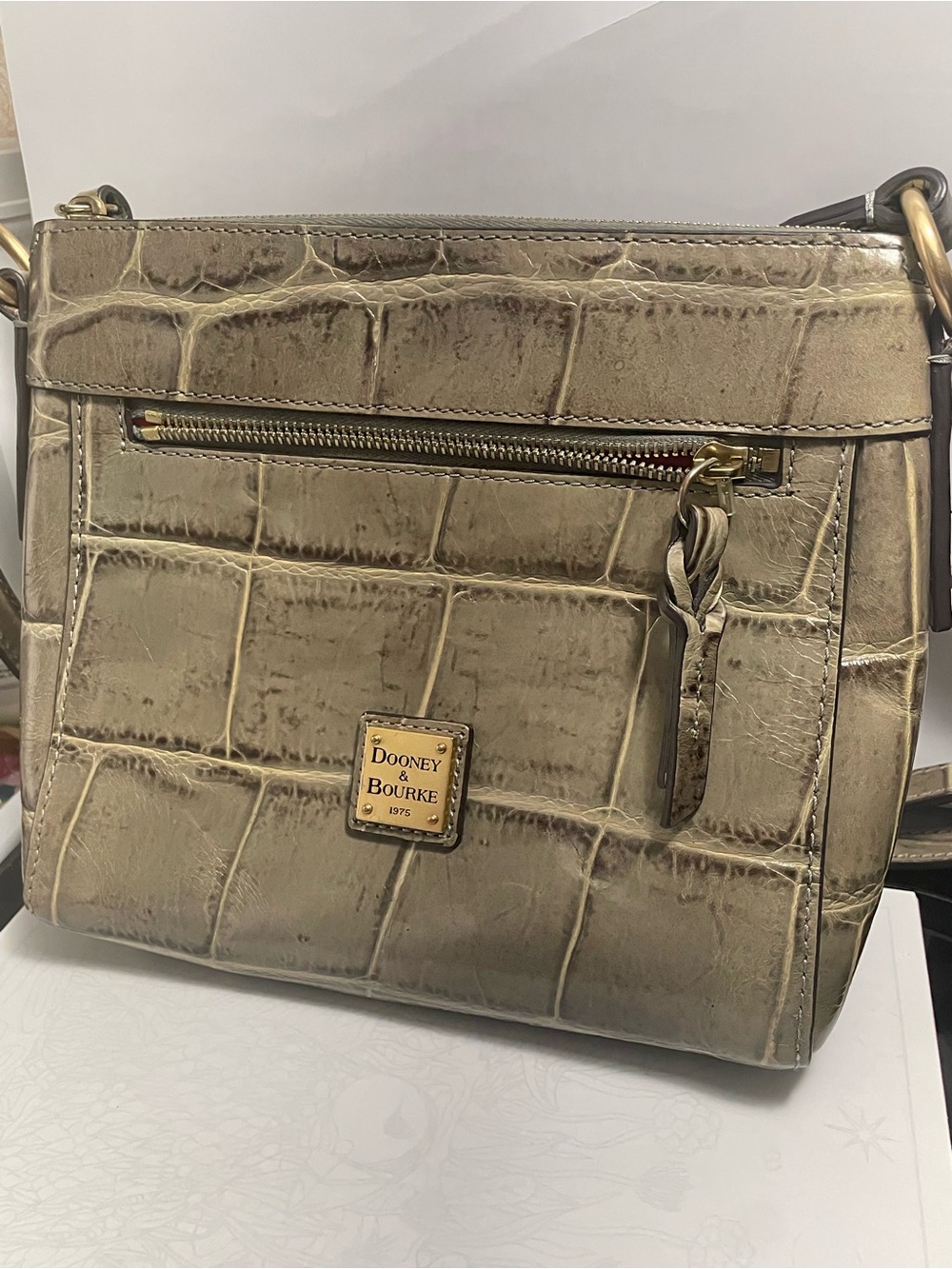 Vtg Dooney & Bourke  Taupe Croc-Embossed Crossbody with Gold Hardware